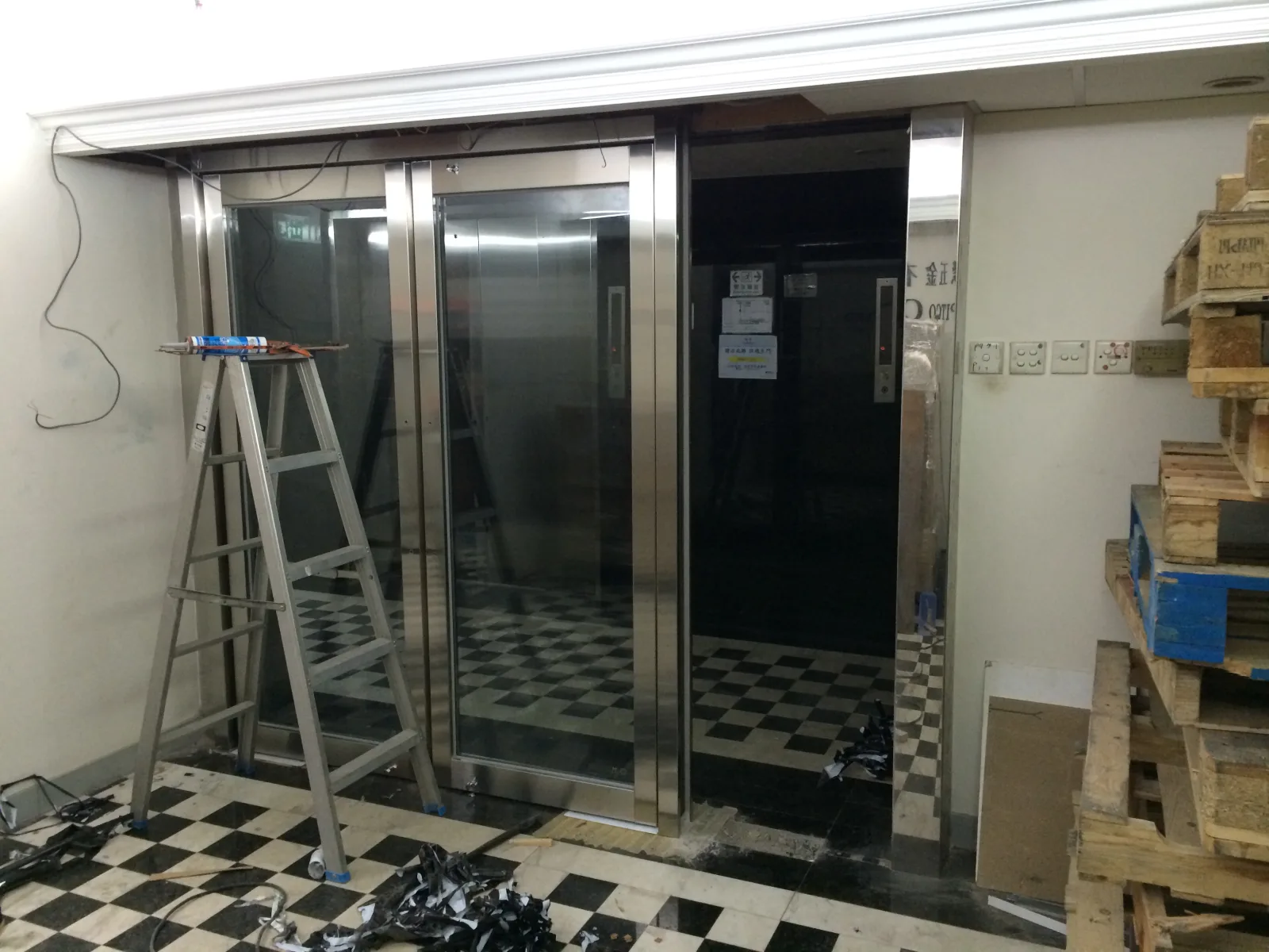 Glass and fire doors — Glass & Fire-rated Doors