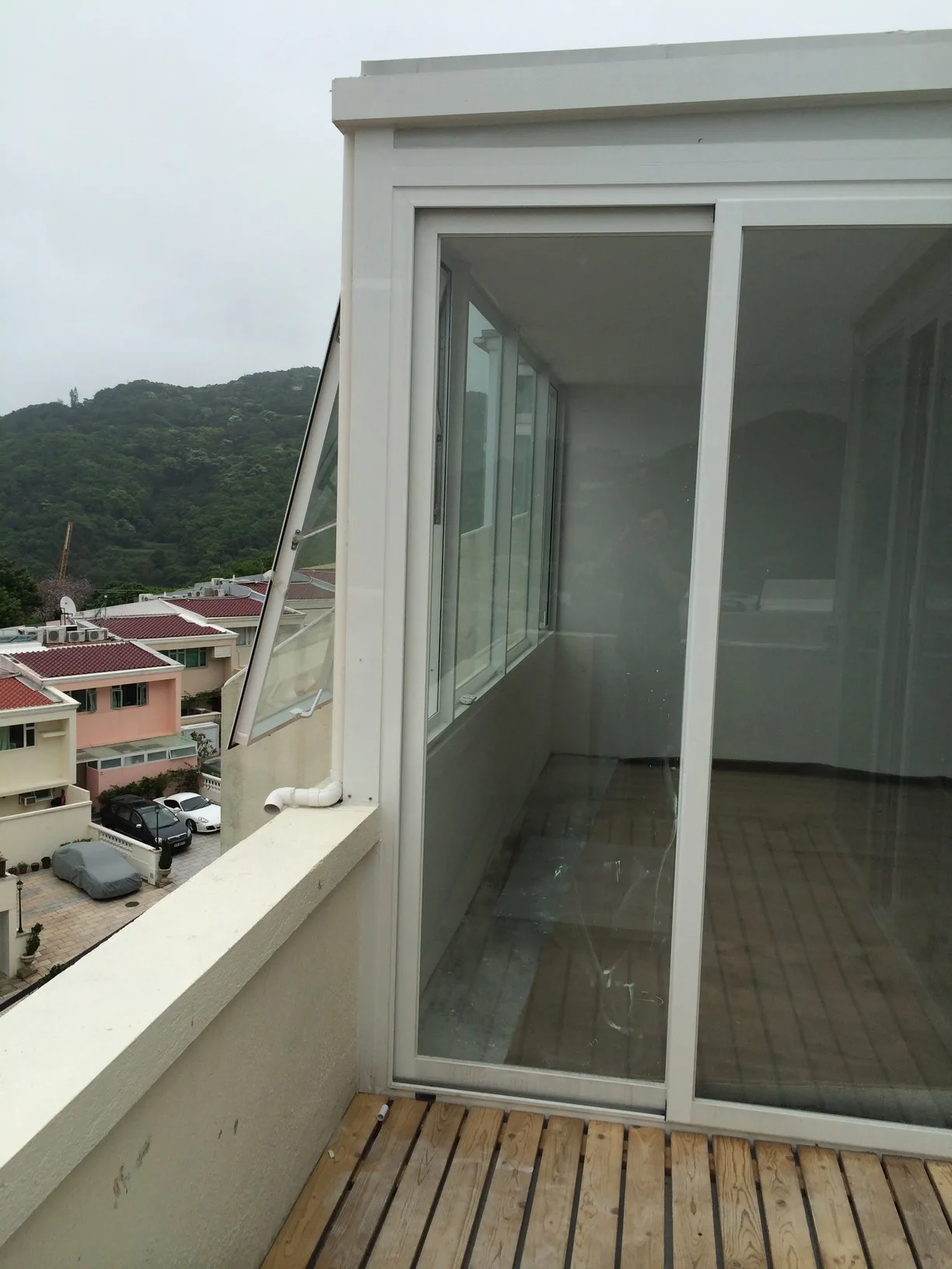 Clear Water Bay — Glass Houses & Cabins