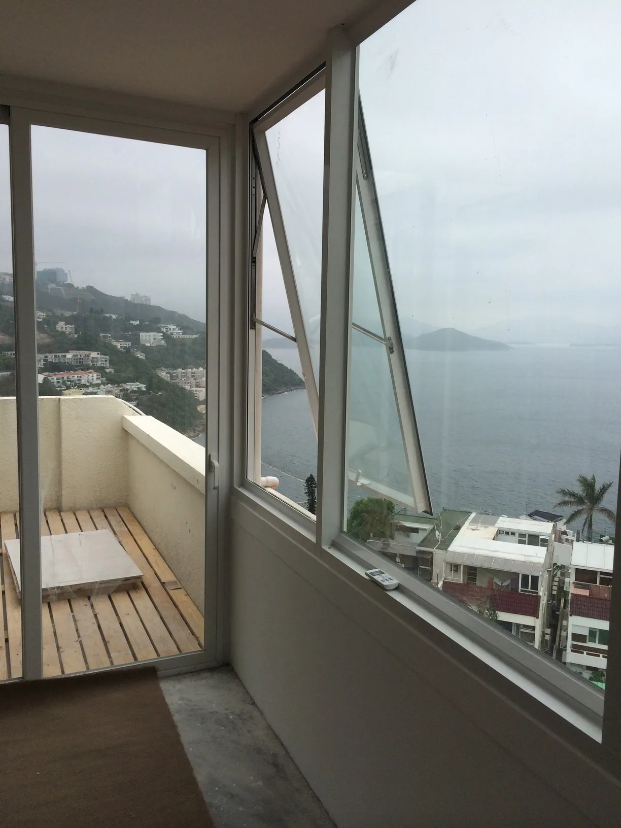 Clear Water Bay — Glass Houses & Cabins