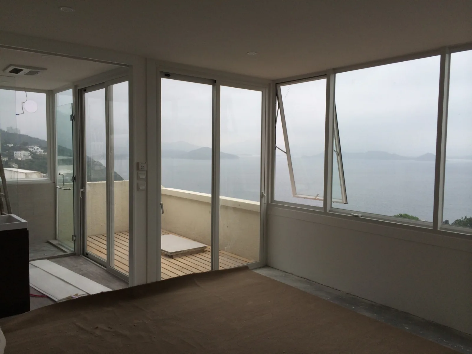 Clear Water Bay — Glass Houses & Cabins